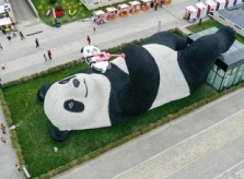 Tượng gấu trúc 130 tấn gây sốt ở Trung Quốc