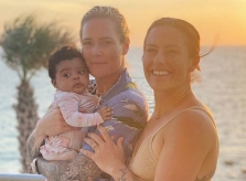 Hành trình nhận con nuôi của vợ chồng tuyển thủ đồng tính Mỹ