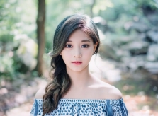 Cô gái có gương mặt đẹp nhất thế giới từng rắc rối vì bị nhiều đàn ông theo đuổi