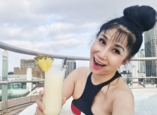 Uyên Thảo nghỉ dưỡng trên tàu 5 sao ở Anh