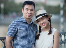 Vợ chồng Vân Hugo lãng mạn khi ở nhà tránh dịch