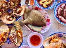 Vi vu Phú Quý thưởng thức đủ món hải sản tươi mùa hè