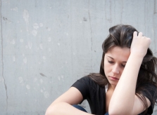 Đau đớn hối hận vì ngoảnh mặt làm ngơ, bỏ mặc vợ bị đánh ghen, dù cô ấy đã cầu cứu