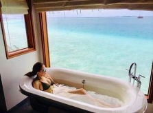 Vợ Châu Kiệt Luân lần hiếm hoi khoe dáng với bikini