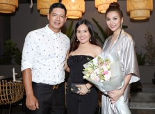 Vợ chồng Bình Minh đến mừng Thanh Hằng khai trương nhà hàng