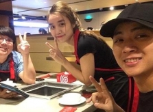 Vợ chồng Hoài Lâm dự tiệc sinh nhật của anh trai Gia Bảo