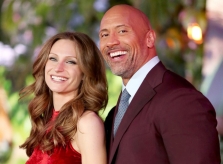 Vợ chồng The Rock cãi vã vì ở nhà quá lâu