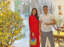 Ảnh sao 13/2: Vợ chồng Thủy Tiên tay trong tay chúc Tết