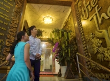 Võ Hạ Trâm thăm biệt thự 100 tỷ đồng của Ngọc Sơn