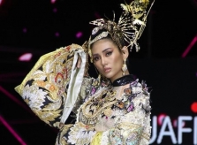 Võ Hoàng Yến lên tiếng về cú ngã trong show diễn thời trang