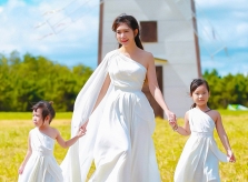 Vợ Lý Hải cùng hai con gái dạo chơi Đà Lạt
