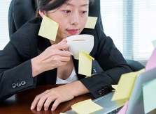 Vợ mải mê theo đuổi sự nghiệp, phó mặc con cho người giúp việc