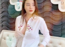 Công khai tu sửa vòng 1, Kỳ Duyên tự tin diện mốt áo sơ mi bung cúc