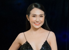 Vợ Tuấn Hưng diện đầm hở ngực