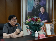Chồng đạo diễn 'Tây du ký 1986' miệt mài công việc sau khi vợ mất