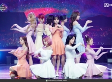WJSN khoe giọng live mượt mà 'ăn đứt' Twice