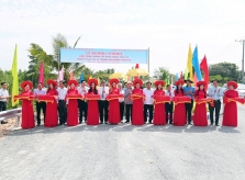 Nam A Bank chung tay nối dài những con đường nông thôn mới