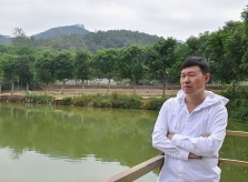 Vợ chồng Trung Quốc mất việc vì sinh con thứ ba