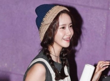 Yoona (SNSD) trông giống nữ sinh trung học dù gần 30 tuổi