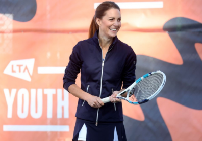 Cách Công nương Kate Middleton giữ đôi chân săn chắc