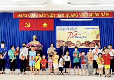 Phát triển bền vững gắn liền với trách nhiệm xã hội