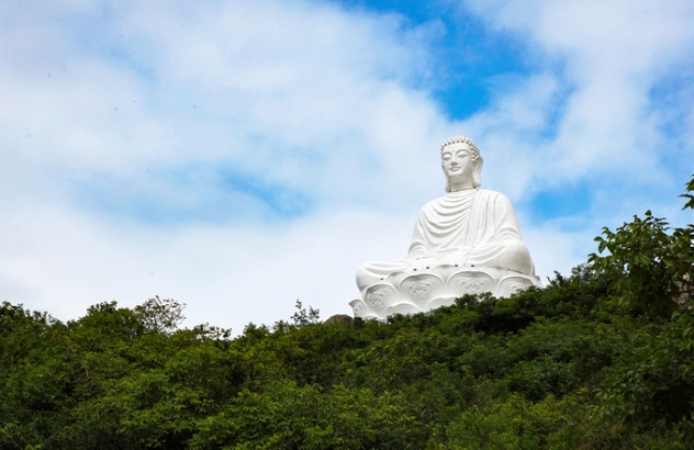 Tượng Phật ngồi lớn nhất Đông Nam Á ở Bình Định