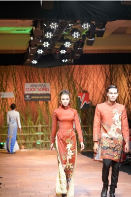 NTK Việt Hùng mang hơi thở mùa Xuân vào Phong cách và Cuộc sống (tt)
