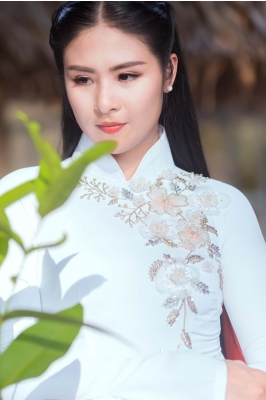 Hoa hậu Ngọc Hân thiết kế áo dài cưới