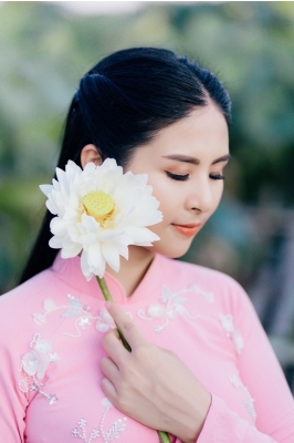 Hoa hậu Ngọc Hân thiết kế áo dài cưới