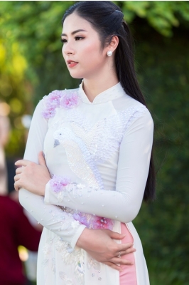 Hoa hậu Ngọc Hân thiết kế áo dài cưới