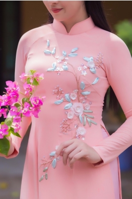 Hoa hậu Ngọc Hân thiết kế áo dài cưới