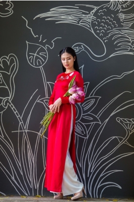Hoa hậu Ngọc Hân thiết kế áo dài cưới