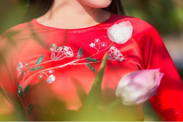 Hoa hậu Ngọc Hân thiết kế áo dài cưới