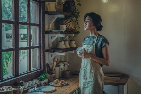 Kyo York, Á hậu Thanh Tú hóa ông bà cụ trong bộ ảnh