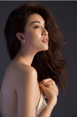 Nhan sắc ngọc ngà hút mọi ánh nhìn của Lệ Hằng