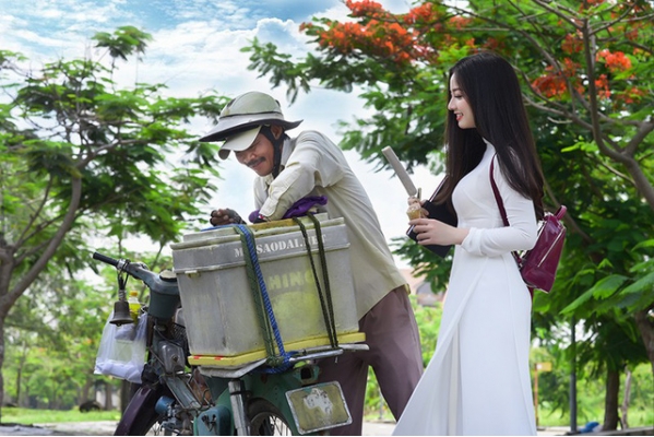 Tinh khôi tà áo trắng nữ sinh khi mùa phượng vĩ về