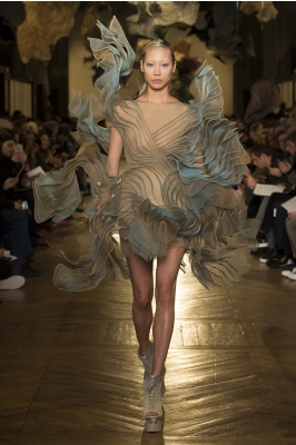 Bộ sưu tập ấn tượng tại tuần lễ thời trang Haute Couture