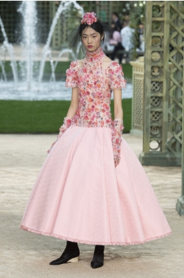 Bộ sưu tập ấn tượng tại tuần lễ thời trang Haute Couture