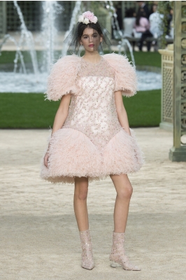Bộ sưu tập ấn tượng tại tuần lễ thời trang Haute Couture